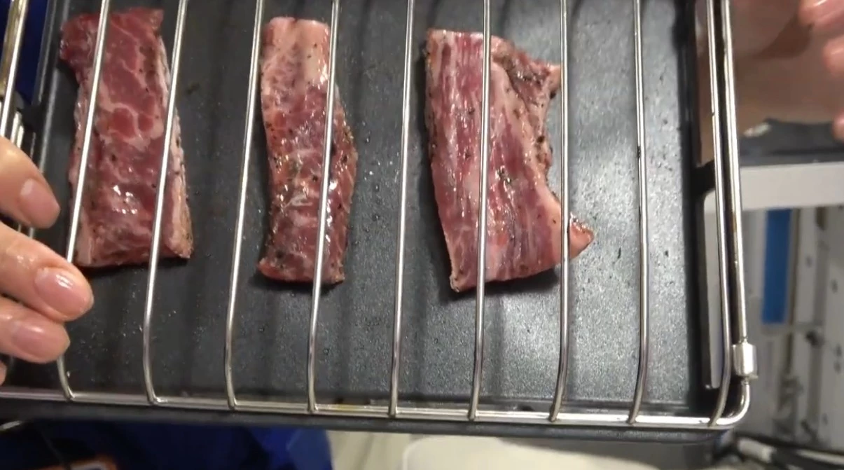Steak z vesmírné papriky horký z trouby